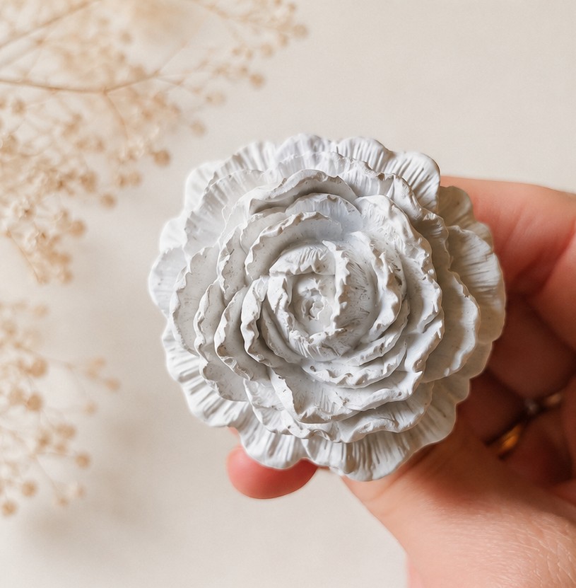 Ambientador para coche en forma de flor de yeso artesanal